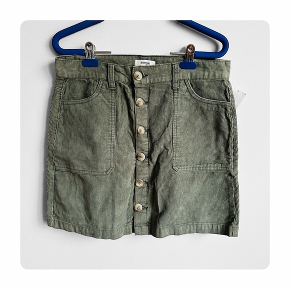 ★ NWT Kenzie High Waist Button Down Corduroy Mini Skirt - Green ★ - Picture 3 of 14
